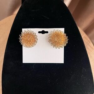 Elegant Gold Flower Earrings